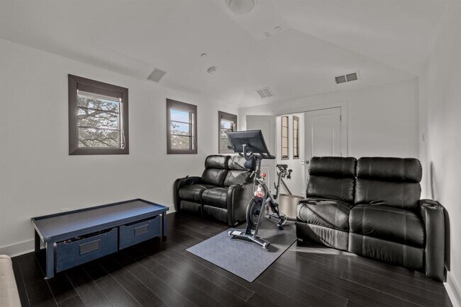 Building Photo - 4720 Rockcliff Rd