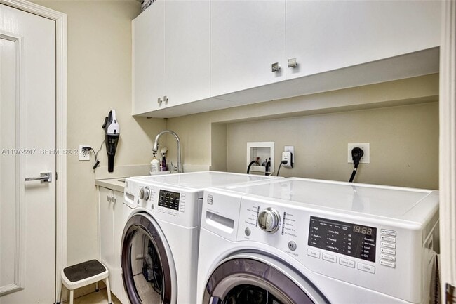 Building Photo - 21200 Point Pl