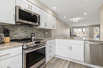 Building Photo - 1927 S Teal Ln