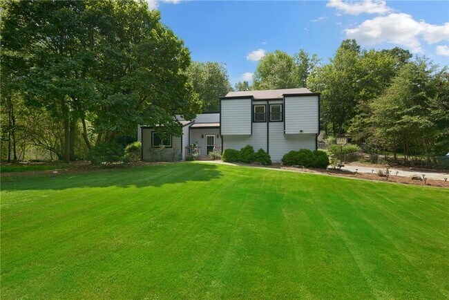 Building Photo - 3195 Creek Dr