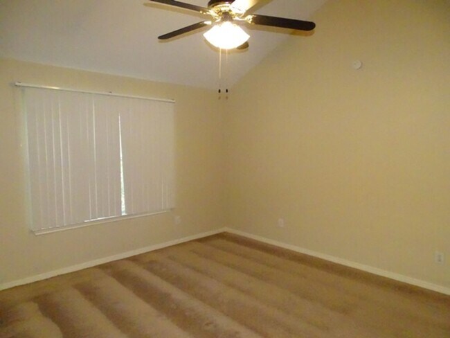 Building Photo - 5907 Deer Lake Dr