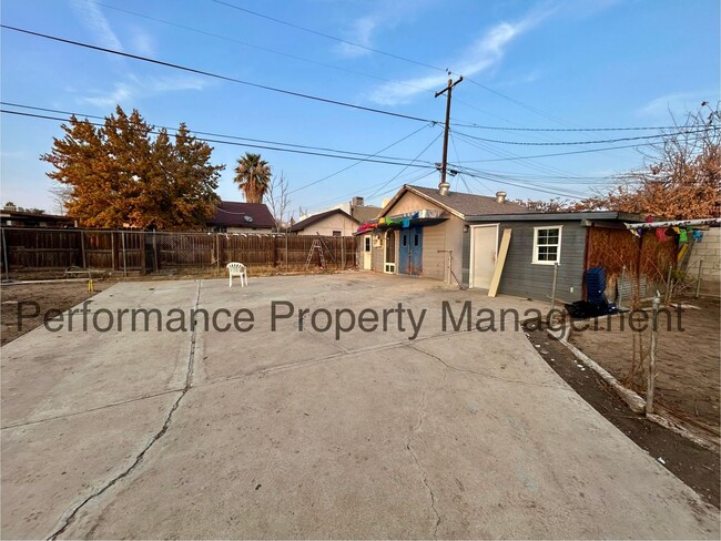 Building Photo - Charming 3 Bed/2 Bath Home w/ MIL Suite an...