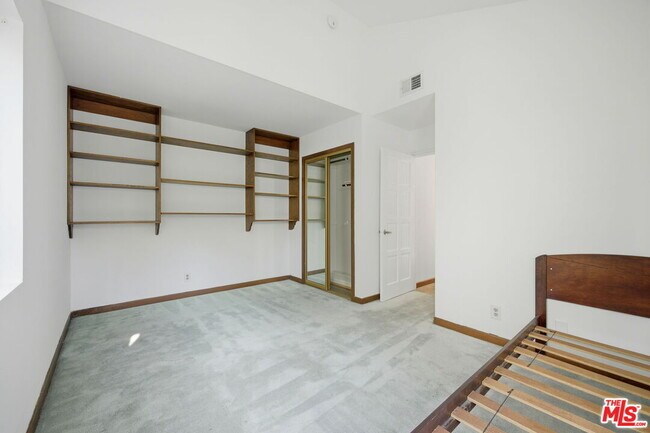 Building Photo - 2846 Royston Pl