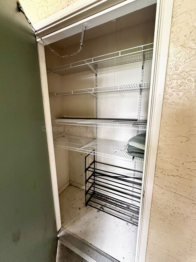 Building Photo - 1969 Summer Club Dr