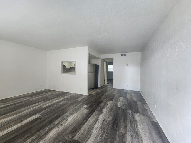 Building Photo - ** LIMITED TIME SPECIAL ** 1 Bedroom / 1 Bathroom Apartment Home