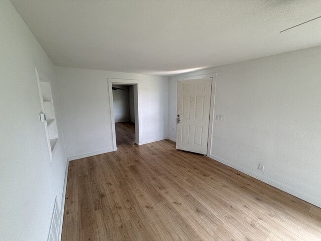 Building Photo - 421 N Archer St