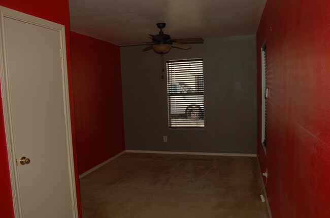 Building Photo - 1902 E Price St