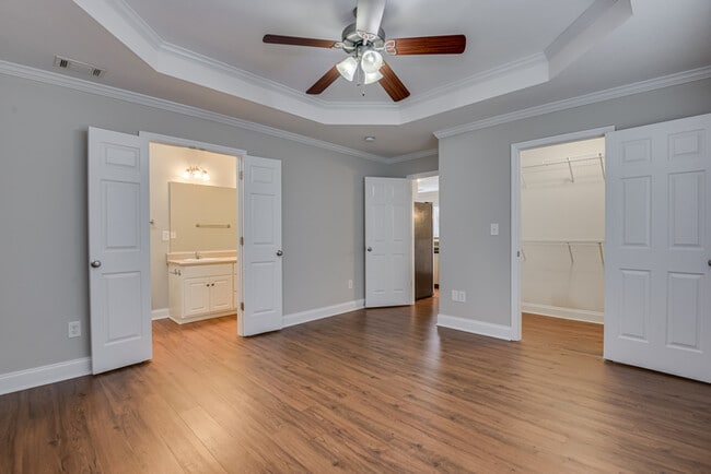 Building Photo - 2037 Dundee Way