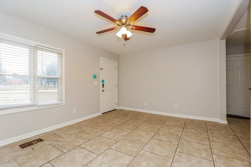 Building Photo - 209 Stones River Rd