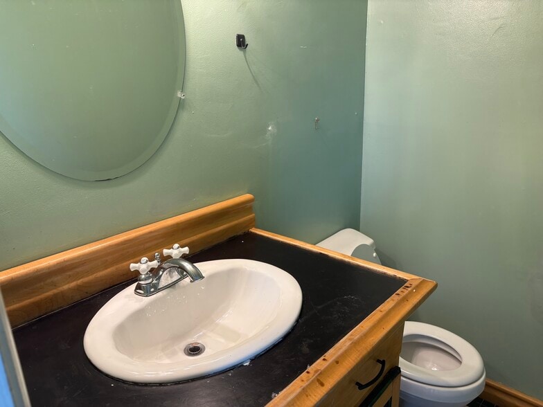 Building Photo - 423 Kirkcaldy Ct