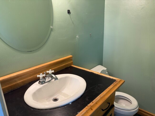 Building Photo - 423 Kirkcaldy Ct