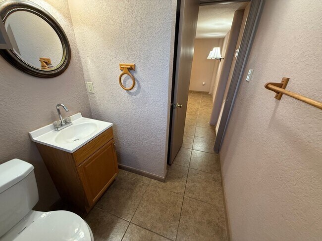 Building Photo - NEW ON MARKET (PRICE DROP!)