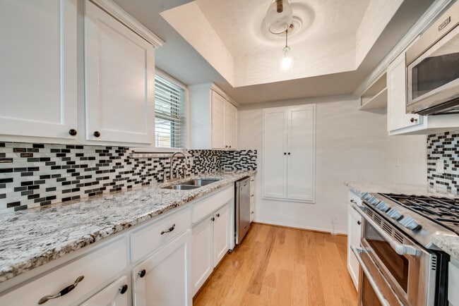 Building Photo - 611 Ray Andra Dr