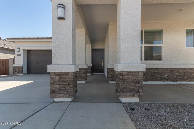 Building Photo - 15371 W Smoketree Dr