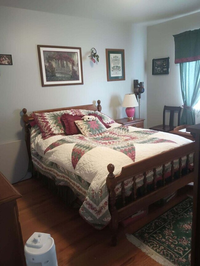 Building Photo - 2 Bedroom Townhouse in the heart of Tennyson!