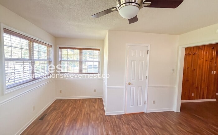 Building Photo - 1407 Cloverdale Cir