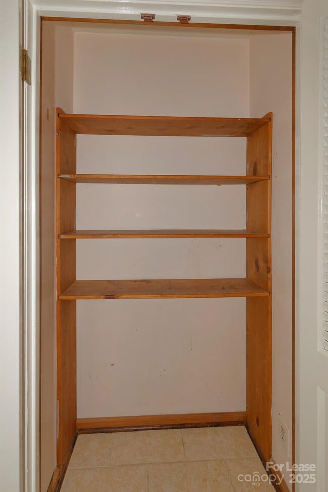 Building Photo - 416 W Pine St