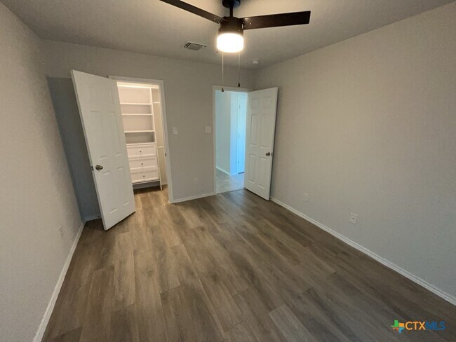 Building Photo - 1824 Fall Creek Ct