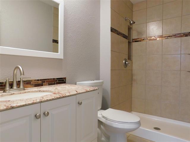 Building Photo - 4816 Roberts Dr