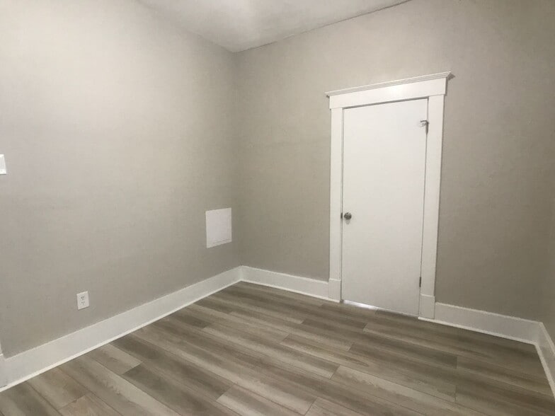 Building Photo - 1122 E 37th St