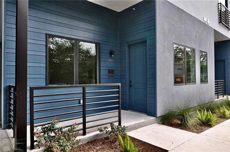 Building Photo - "Chic 2-Bed Gem in Vibrant East Austin Locale – Welcome Home!"