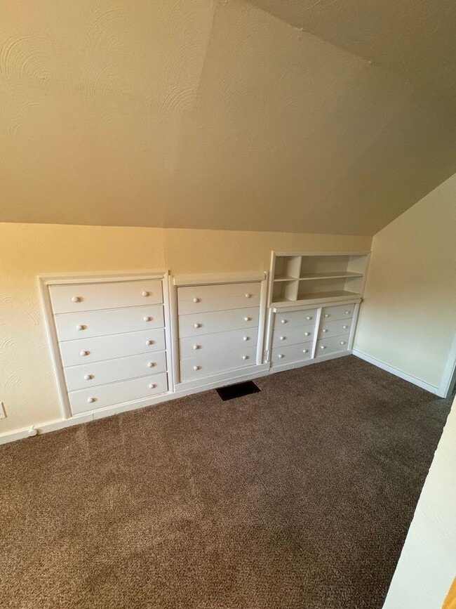 Building Photo - 275 S Edgehill Ave