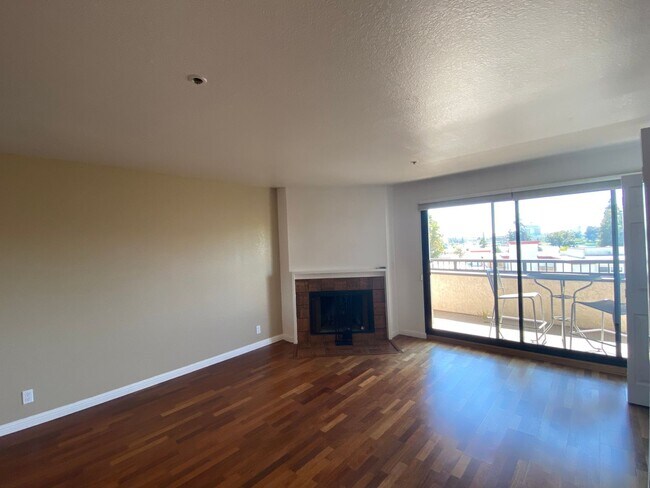 Building Photo - Amazing Cleveland Heights, 1 Block East of Lake Merritt with views of the lake