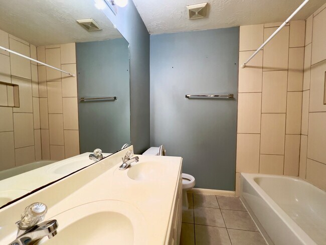 Building Photo - 7411 Orchard Hills Ln