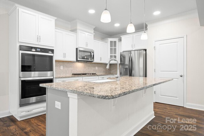 Building Photo - 1076 Thoroughbred Dr.
