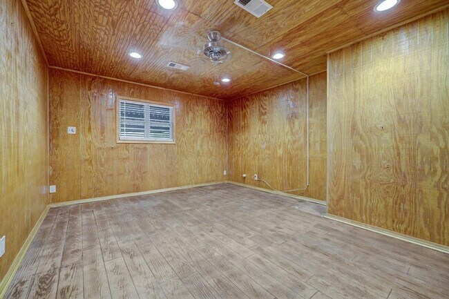 Building Photo - 5819 Anaqua Dr