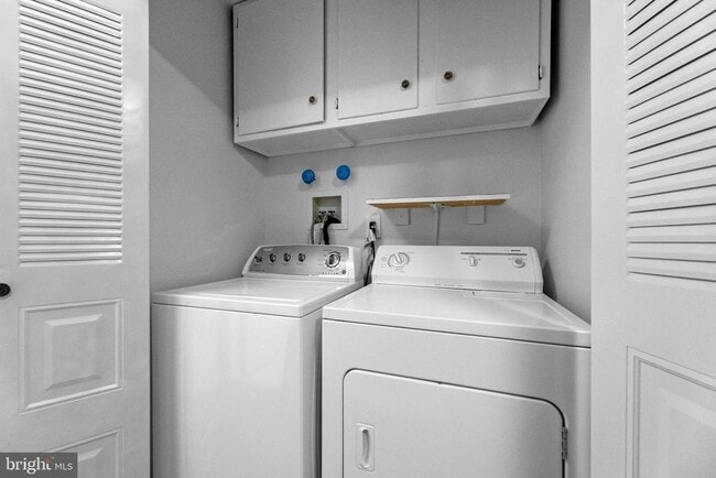 Building Photo - 66 Cheverny Ct