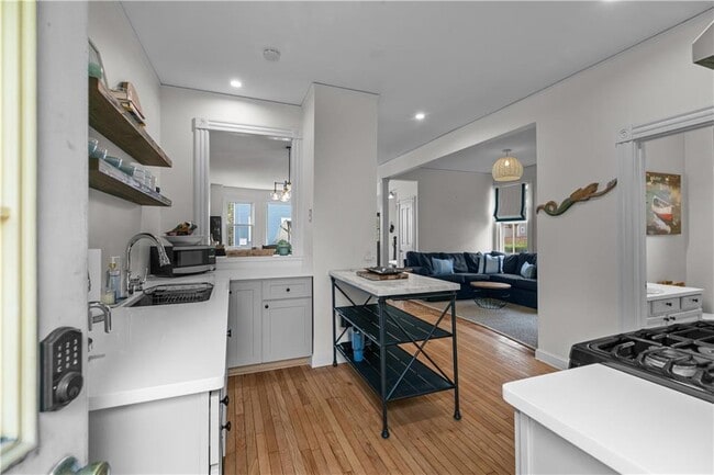 Building Photo - 65 Kingston Ave