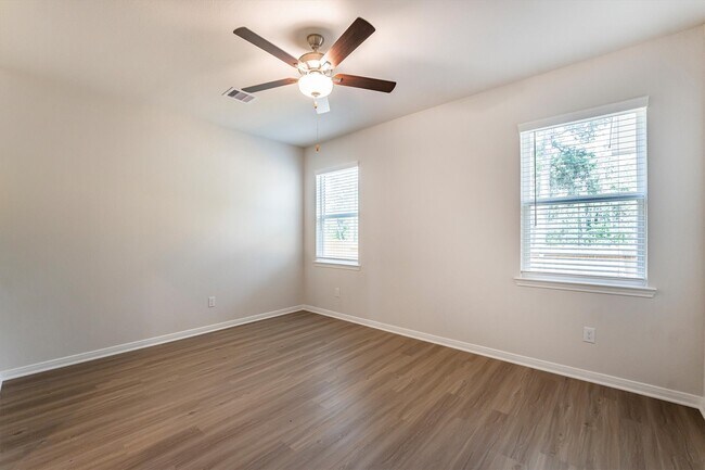 Building Photo - 15419 Maple Ter Dr