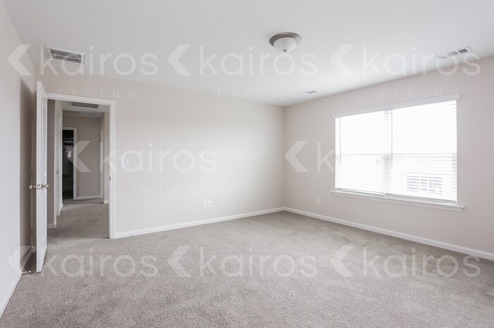 Building Photo - 20 Red Oak Dr.