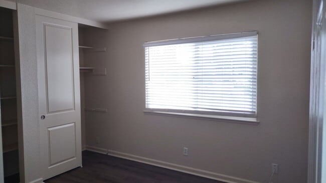 Building Photo - 8956 Red Leaf Way