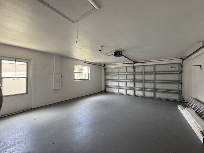 Building Photo - 7702 Ivory Terrace