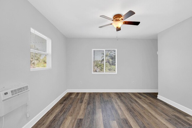 Building Photo - 3/2 unit in Titusville ready for new tenants!