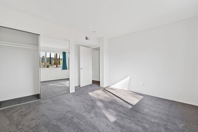 Building Photo - Beautiful Westlake First Neighborhood Family Home w/ Large Backyard with Panoramic Mtn Views