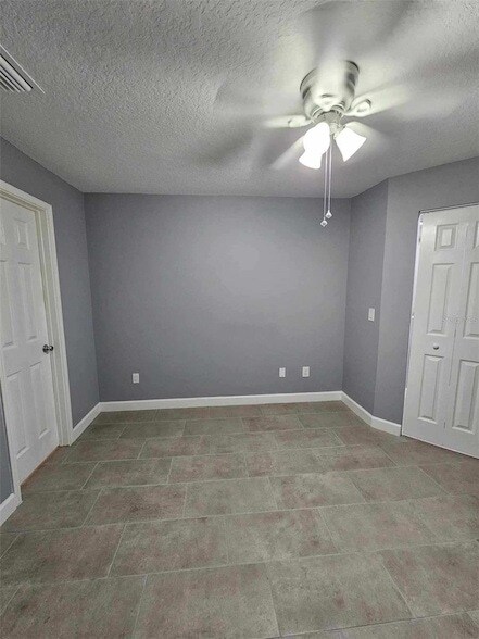 Building Photo - 2533 Grassy Point Dr