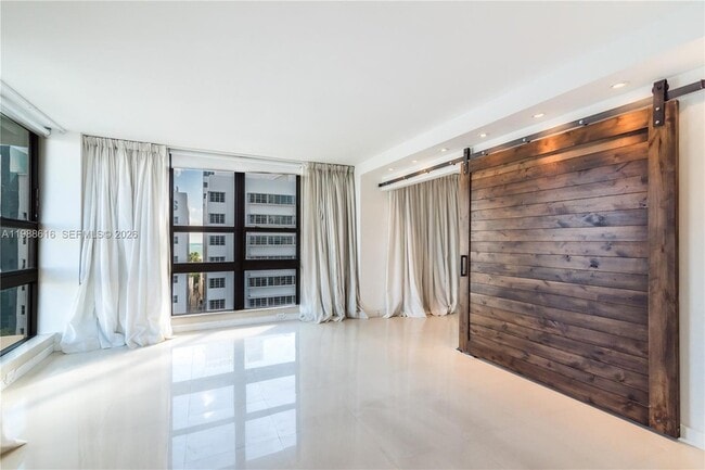 Building Photo - 1800 Collins Ave