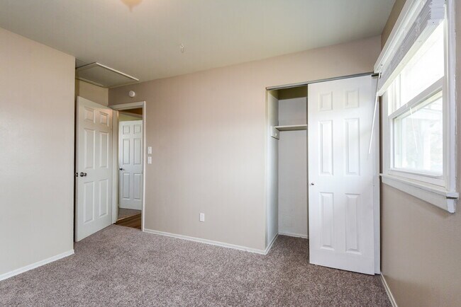 Building Photo - 760 Hazelvalley Dr