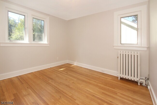 Building Photo - 10 Lincoln St