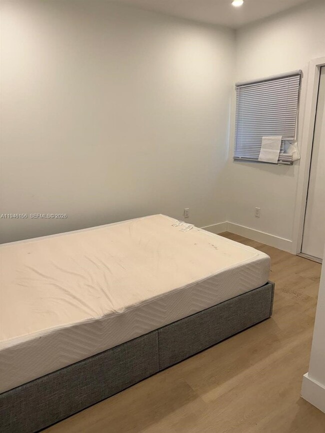 Building Photo - 21 NE 48th St