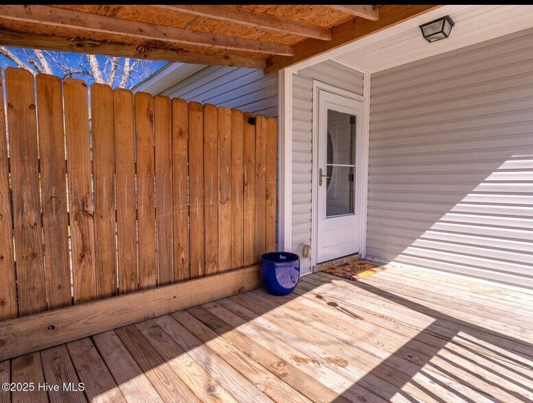 Building Photo - 1309 Corbett St