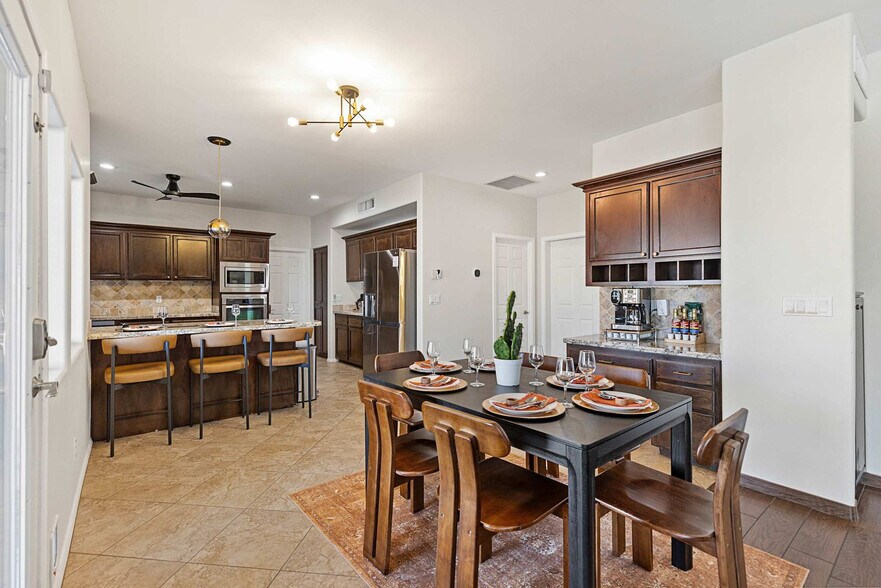 Building Photo - 1438 S Creston Cir