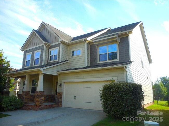 Building Photo - 3038 Oakmere Rd