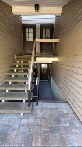 Lower Unit - 5 Evergreen Dr