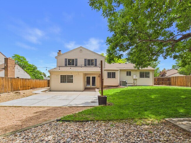 Building Photo - Gorgeous Home in Centennial!