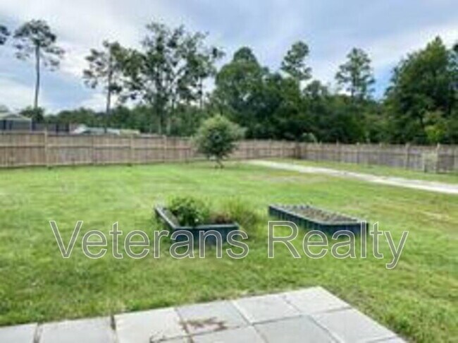 Building Photo - 8 Periwinkle Ln