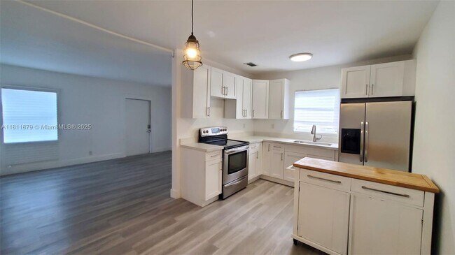 Primary Photo - 275 NW 46th St
